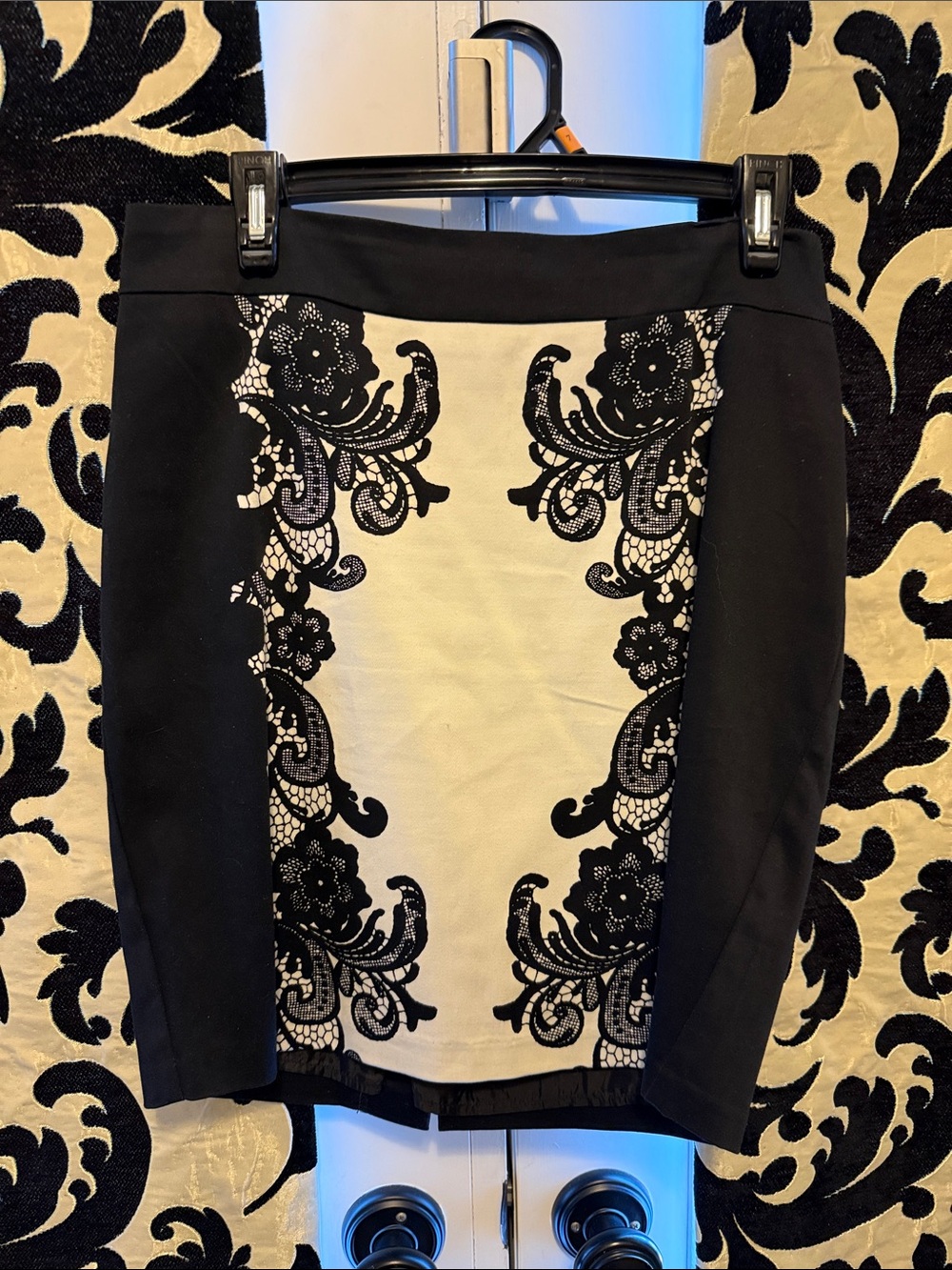 Smart Set Black and Cream Lace-Panel Pencil Skirt